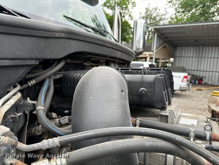 image for item DU3007 2020 Freightliner  Cascadia  semi truck