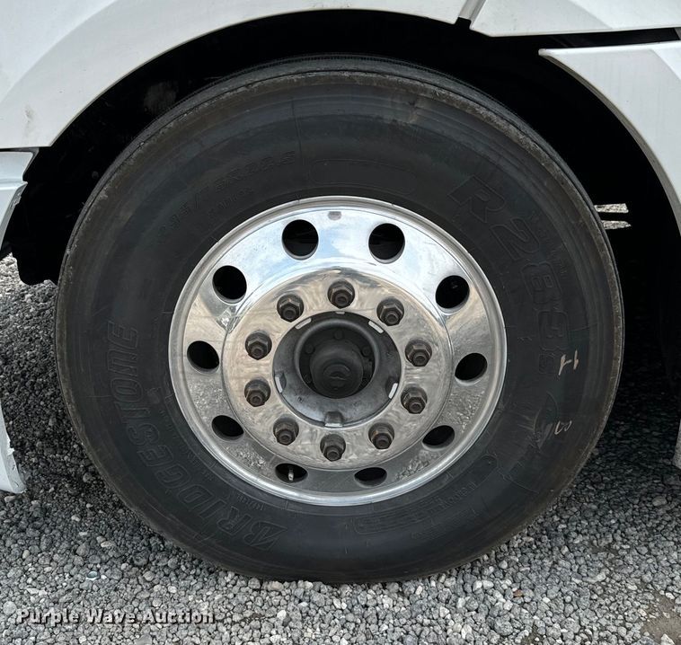 image for item DU3007 2020 Freightliner  Cascadia  semi truck