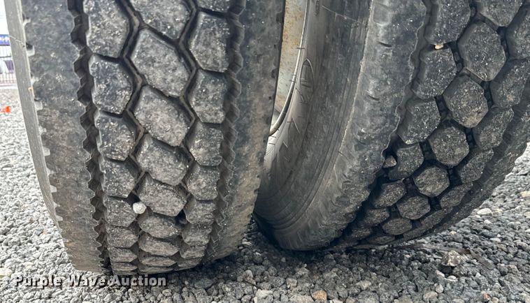 image for item DU3007 2020 Freightliner  Cascadia  semi truck