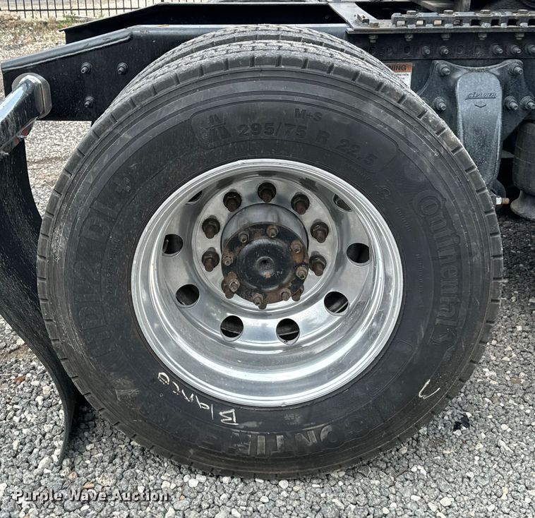 image for item DU3007 2020 Freightliner  Cascadia  semi truck