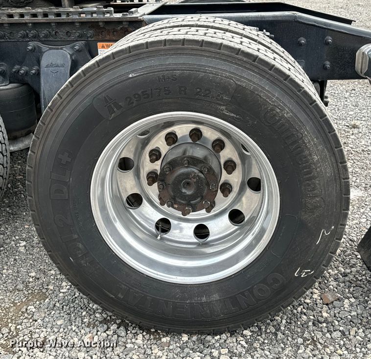 image for item DU3007 2020 Freightliner  Cascadia  semi truck