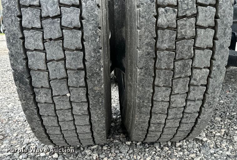 image for item DU3007 2020 Freightliner  Cascadia  semi truck