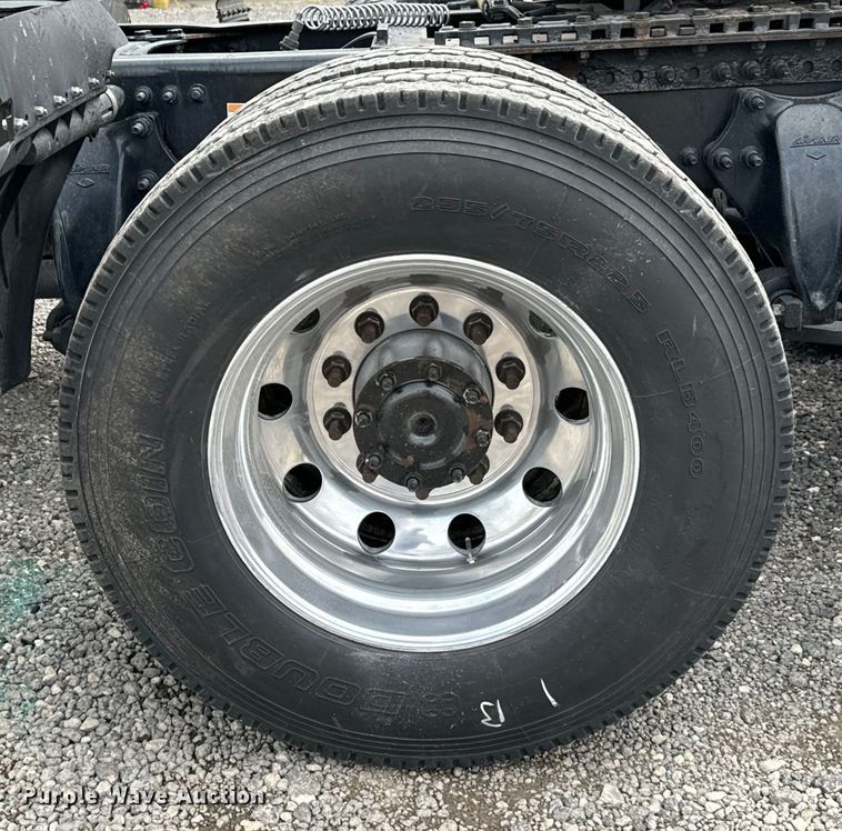 image for item DU3007 2020 Freightliner  Cascadia  semi truck