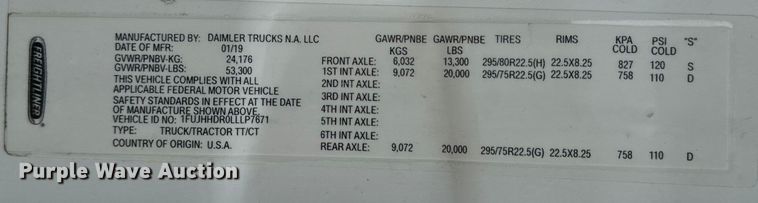 image for item DU3007 2020 Freightliner  Cascadia  semi truck