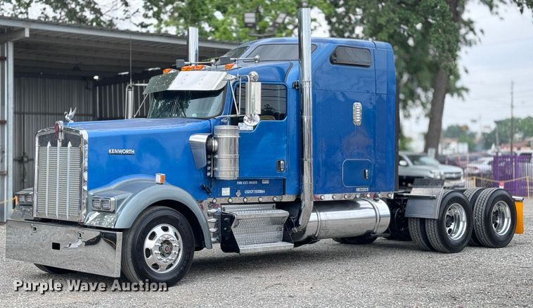 image for item DU3008 2005 Kenworth  W900  semi truck