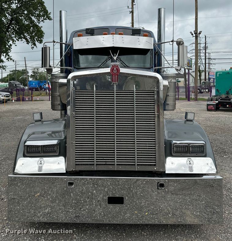 image for item DU3008 2005 Kenworth  W900  semi truck