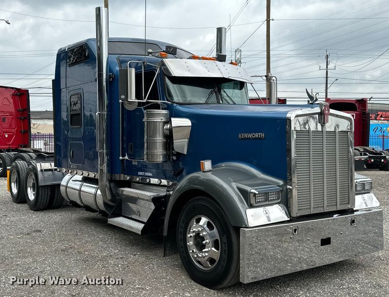 image for item DU3008 2005 Kenworth  W900  semi truck