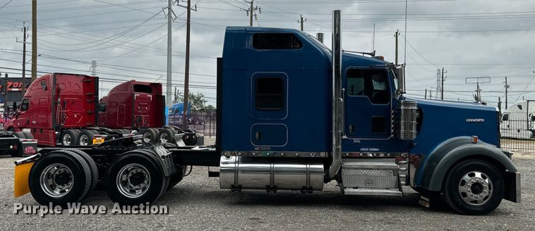image for item DU3008 2005 Kenworth  W900  semi truck