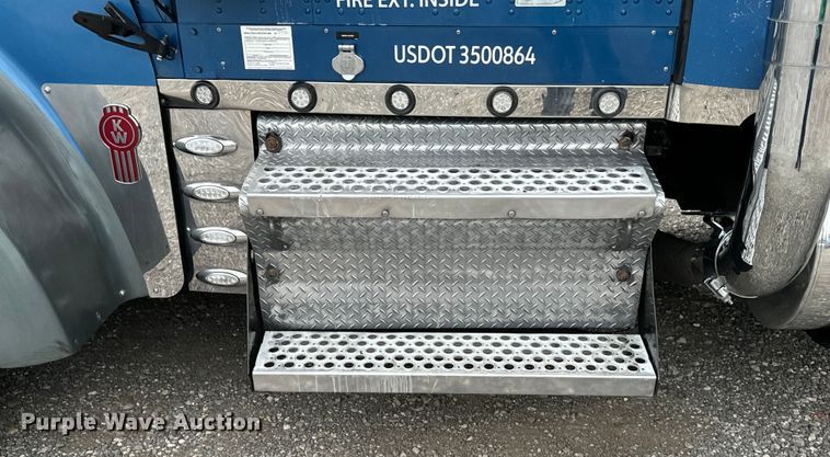 image for item DU3008 2005 Kenworth  W900  semi truck