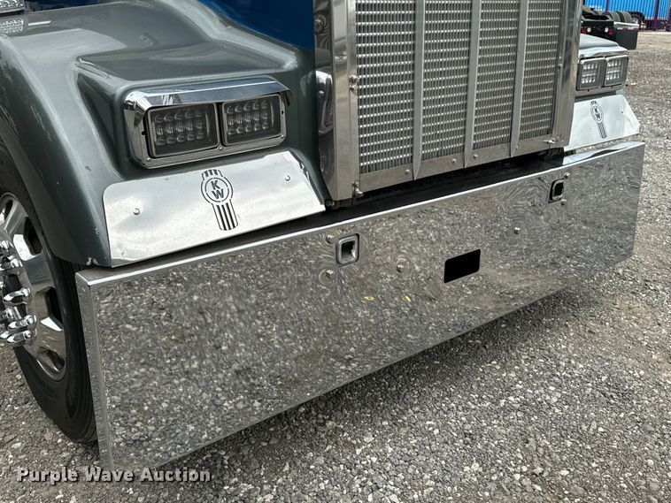 image for item DU3008 2005 Kenworth  W900  semi truck
