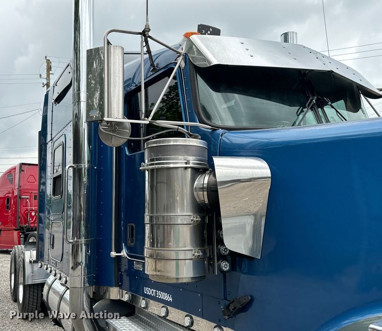 image for item DU3008 2005 Kenworth  W900  semi truck