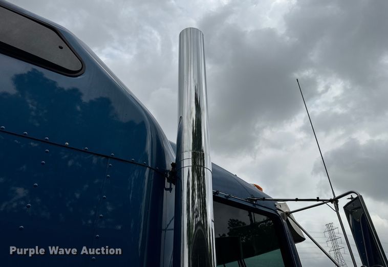 image for item DU3008 2005 Kenworth  W900  semi truck