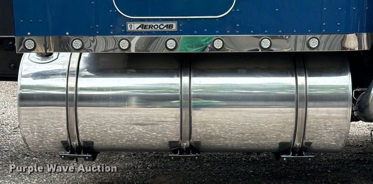 image for item DU3008 2005 Kenworth  W900  semi truck