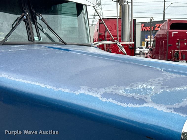 image for item DU3008 2005 Kenworth  W900  semi truck