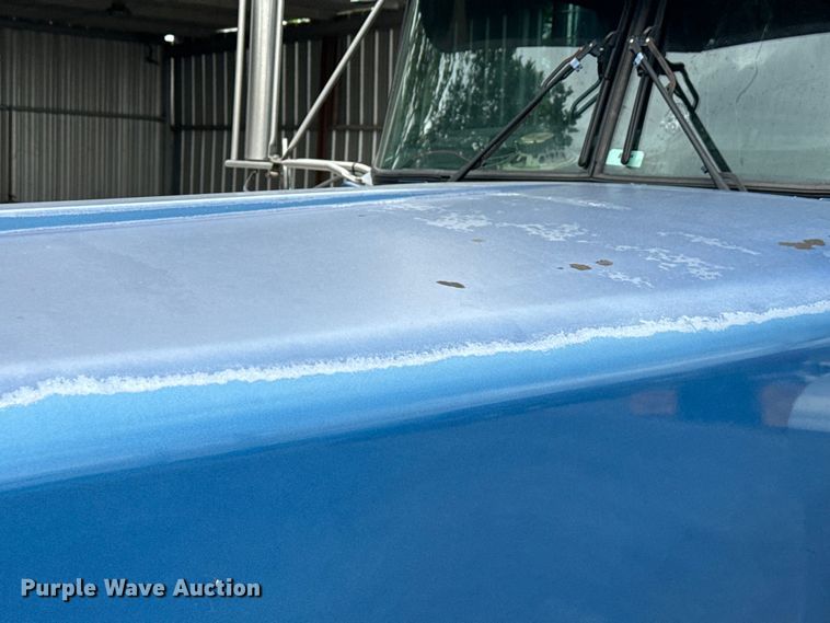 image for item DU3008 2005 Kenworth  W900  semi truck