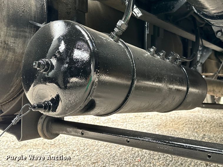 image for item DU3008 2005 Kenworth  W900  semi truck