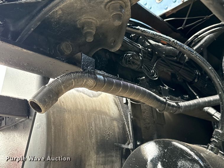 image for item DU3008 2005 Kenworth  W900  semi truck