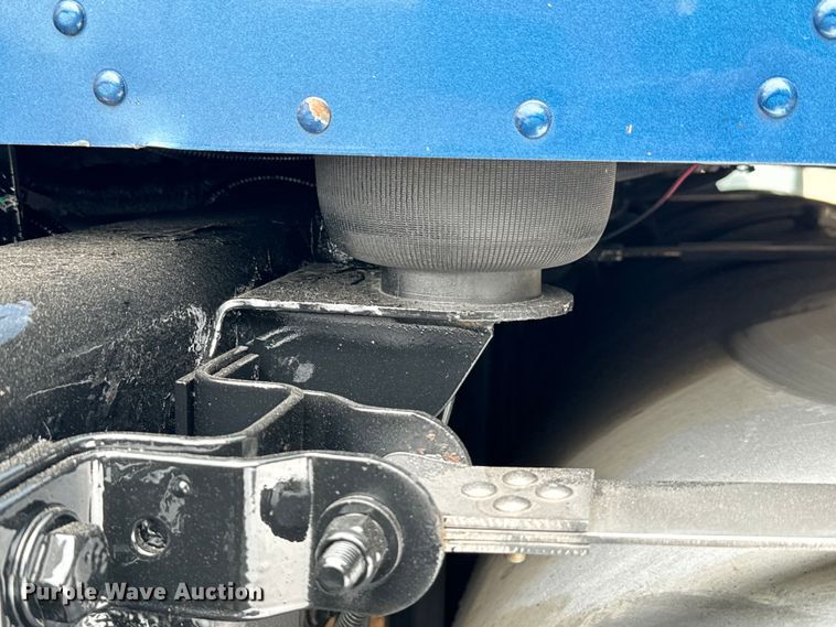 image for item DU3008 2005 Kenworth  W900  semi truck