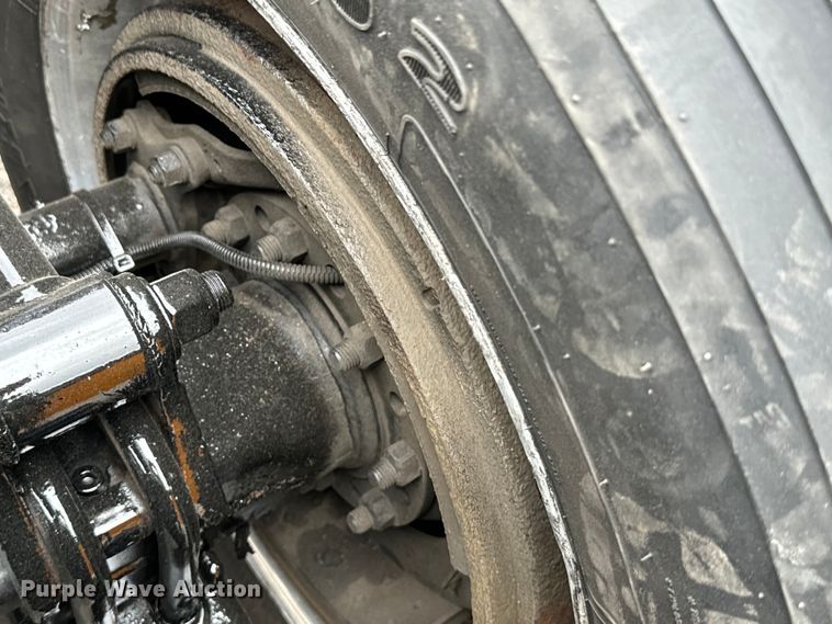 image for item DU3008 2005 Kenworth  W900  semi truck