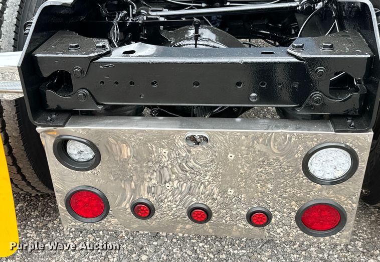 image for item DU3008 2005 Kenworth  W900  semi truck