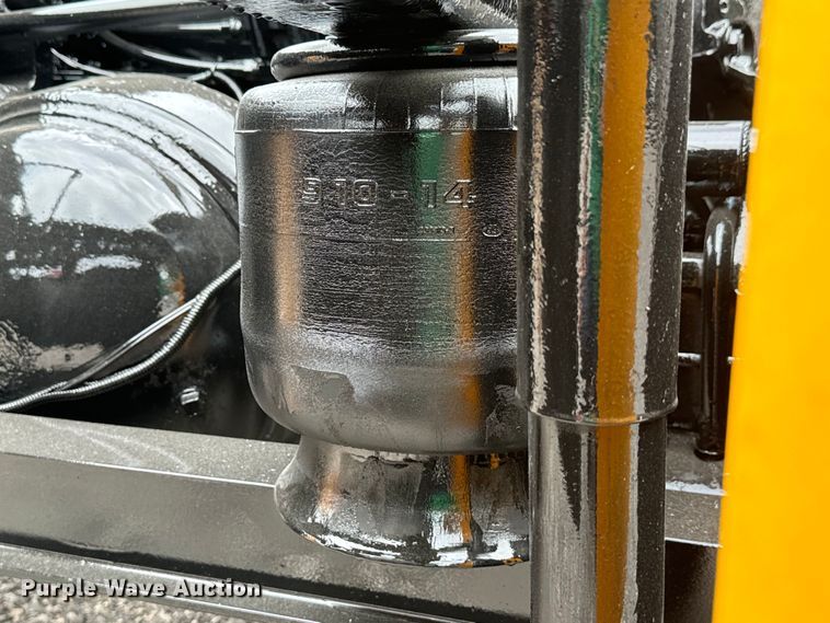 image for item DU3008 2005 Kenworth  W900  semi truck