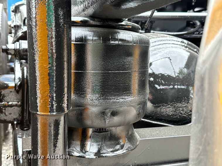 image for item DU3008 2005 Kenworth  W900  semi truck