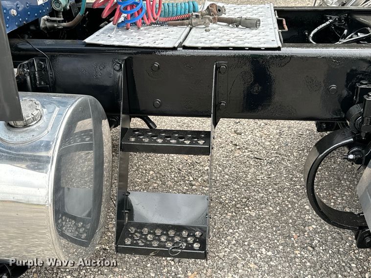 image for item DU3008 2005 Kenworth  W900  semi truck