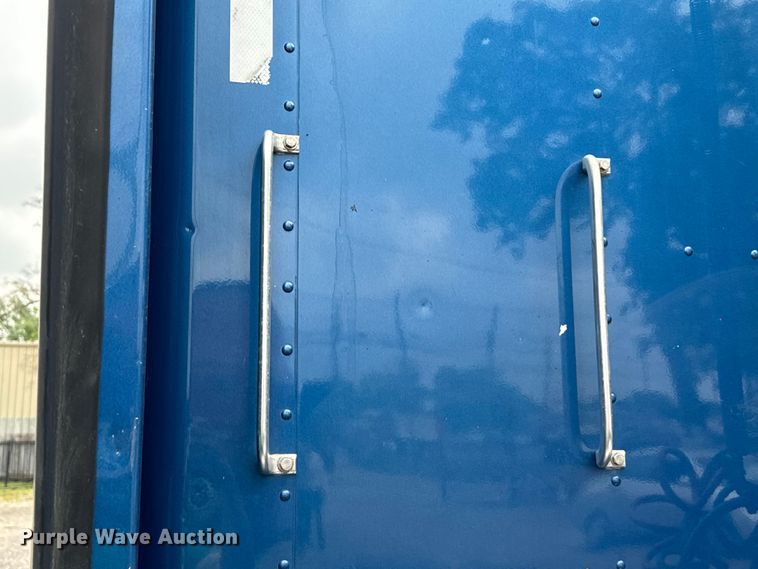 image for item DU3008 2005 Kenworth  W900  semi truck