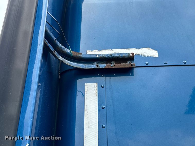 image for item DU3008 2005 Kenworth  W900  semi truck