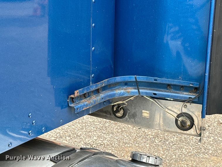 image for item DU3008 2005 Kenworth  W900  semi truck