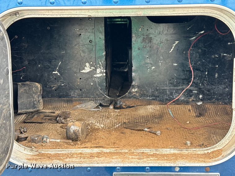 image for item DU3008 2005 Kenworth  W900  semi truck