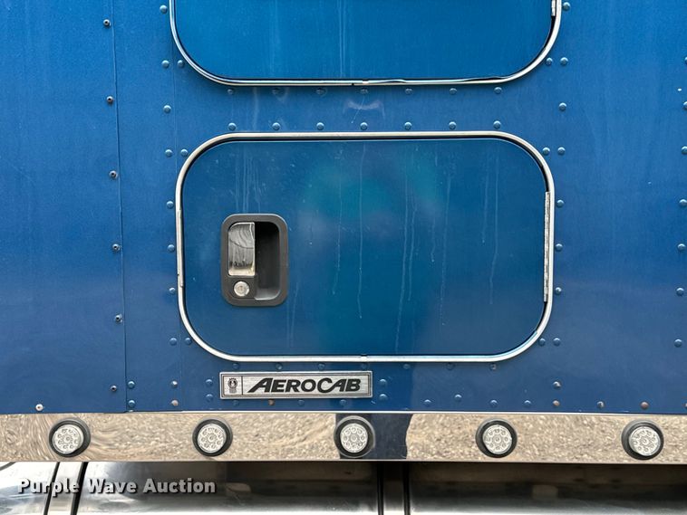 image for item DU3008 2005 Kenworth  W900  semi truck