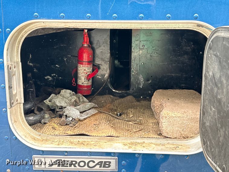 image for item DU3008 2005 Kenworth  W900  semi truck