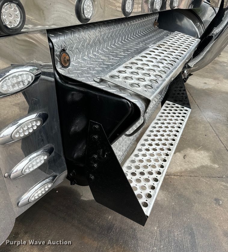 image for item DU3008 2005 Kenworth  W900  semi truck