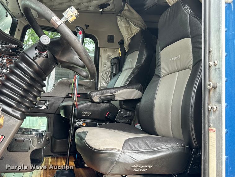 image for item DU3008 2005 Kenworth  W900  semi truck