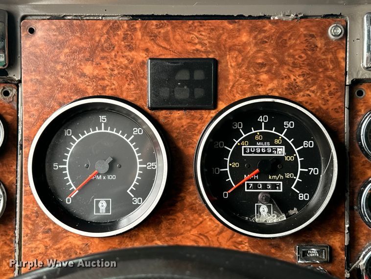 image for item DU3008 2005 Kenworth  W900  semi truck