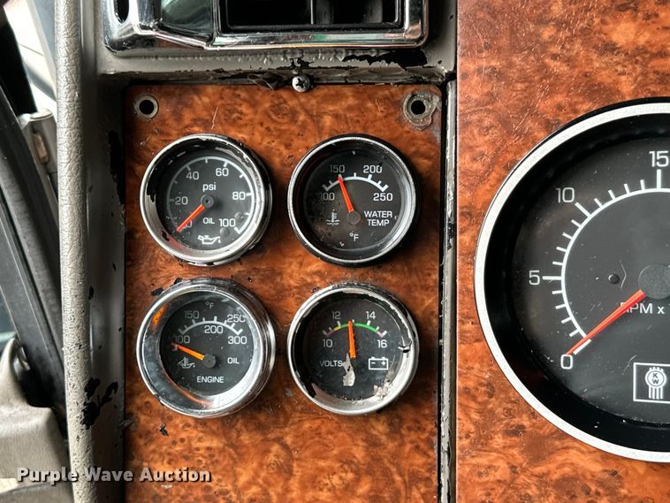 image for item DU3008 2005 Kenworth  W900  semi truck