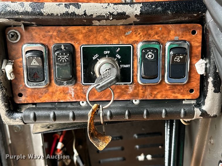 image for item DU3008 2005 Kenworth  W900  semi truck