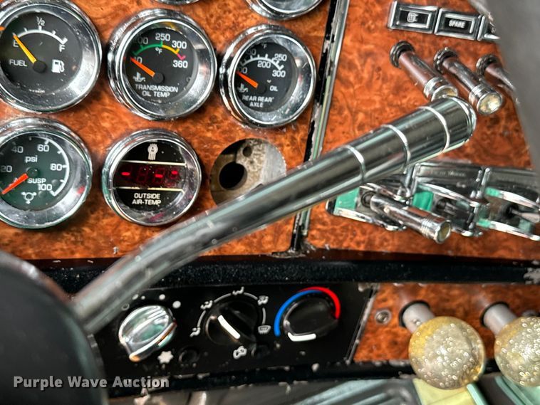 image for item DU3008 2005 Kenworth  W900  semi truck