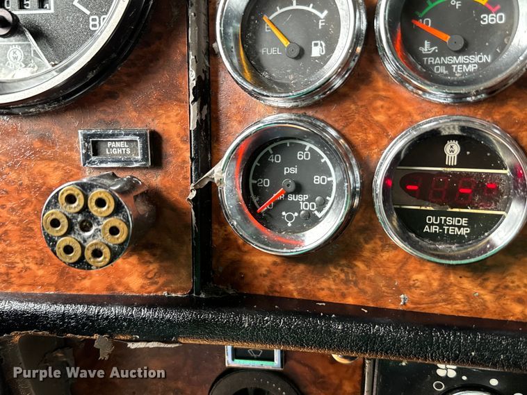 image for item DU3008 2005 Kenworth  W900  semi truck