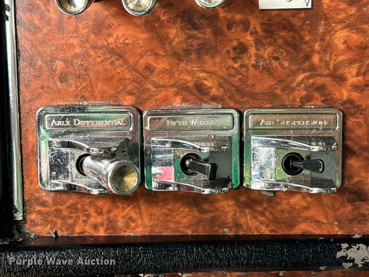 image for item DU3008 2005 Kenworth  W900  semi truck