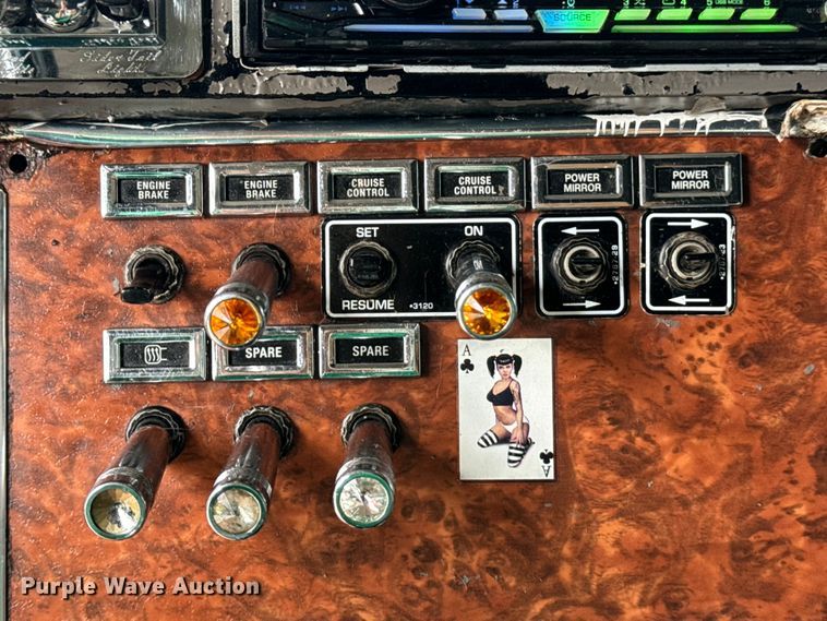 image for item DU3008 2005 Kenworth  W900  semi truck