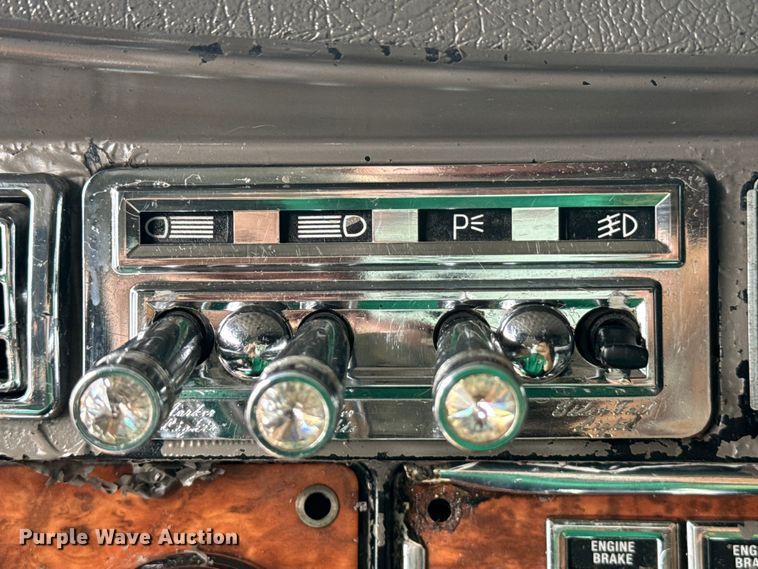 image for item DU3008 2005 Kenworth  W900  semi truck