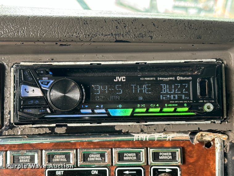 image for item DU3008 2005 Kenworth  W900  semi truck