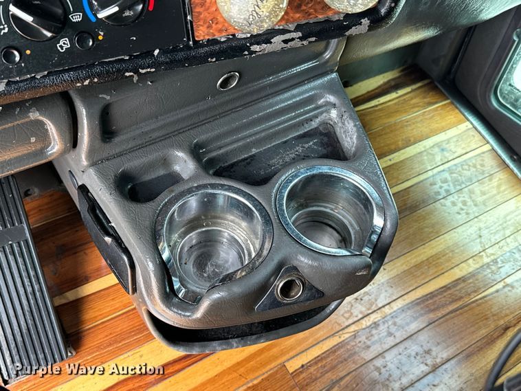 image for item DU3008 2005 Kenworth  W900  semi truck