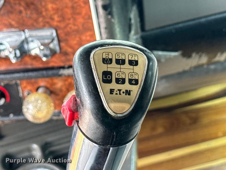 image for item DU3008 2005 Kenworth  W900  semi truck