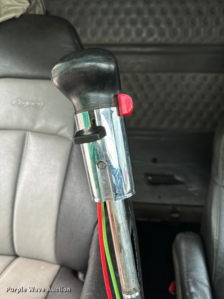 image for item DU3008 2005 Kenworth  W900  semi truck