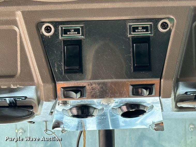 image for item DU3008 2005 Kenworth  W900  semi truck