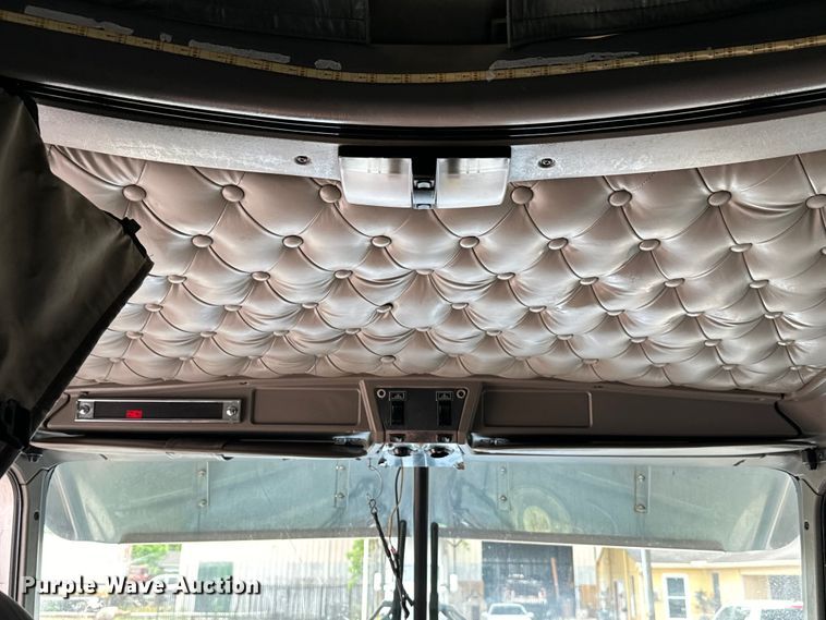 image for item DU3008 2005 Kenworth  W900  semi truck