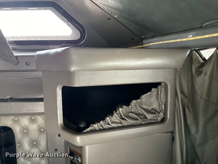 image for item DU3008 2005 Kenworth  W900  semi truck